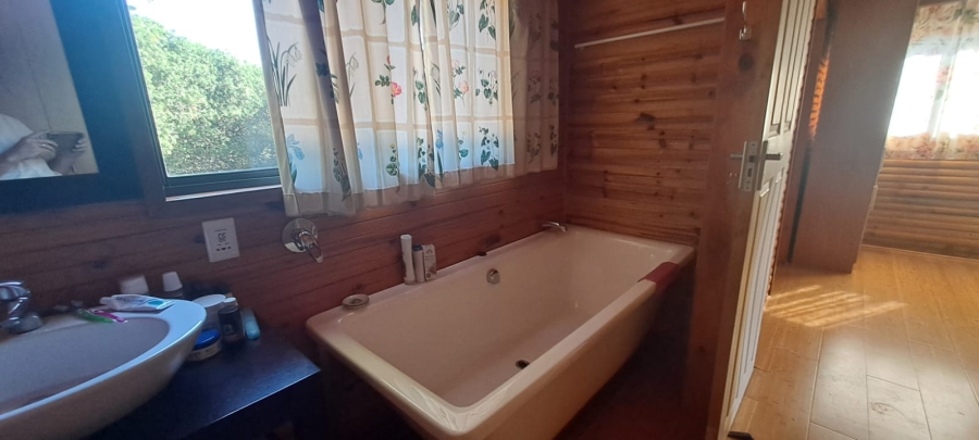 2 Bedroom Property for Sale in Meerenbosch Western Cape